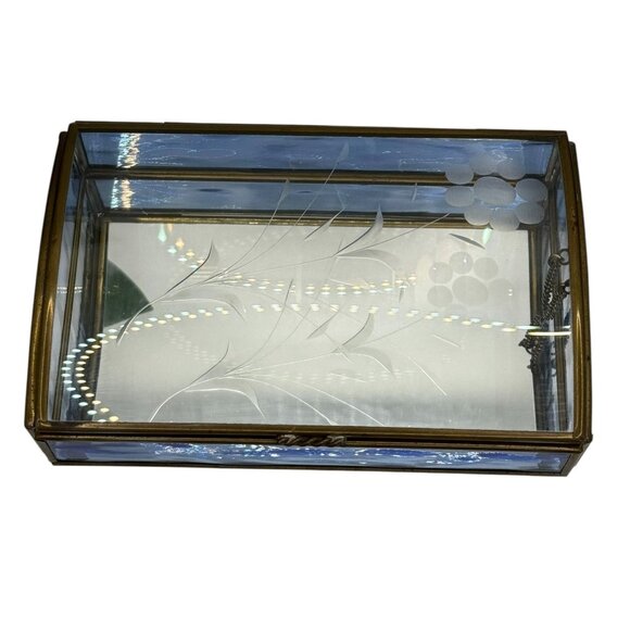 Vintage Via Vermont Etched Blue Glass Trinket Box With Mirrored Bottom - Picture 6 of 13